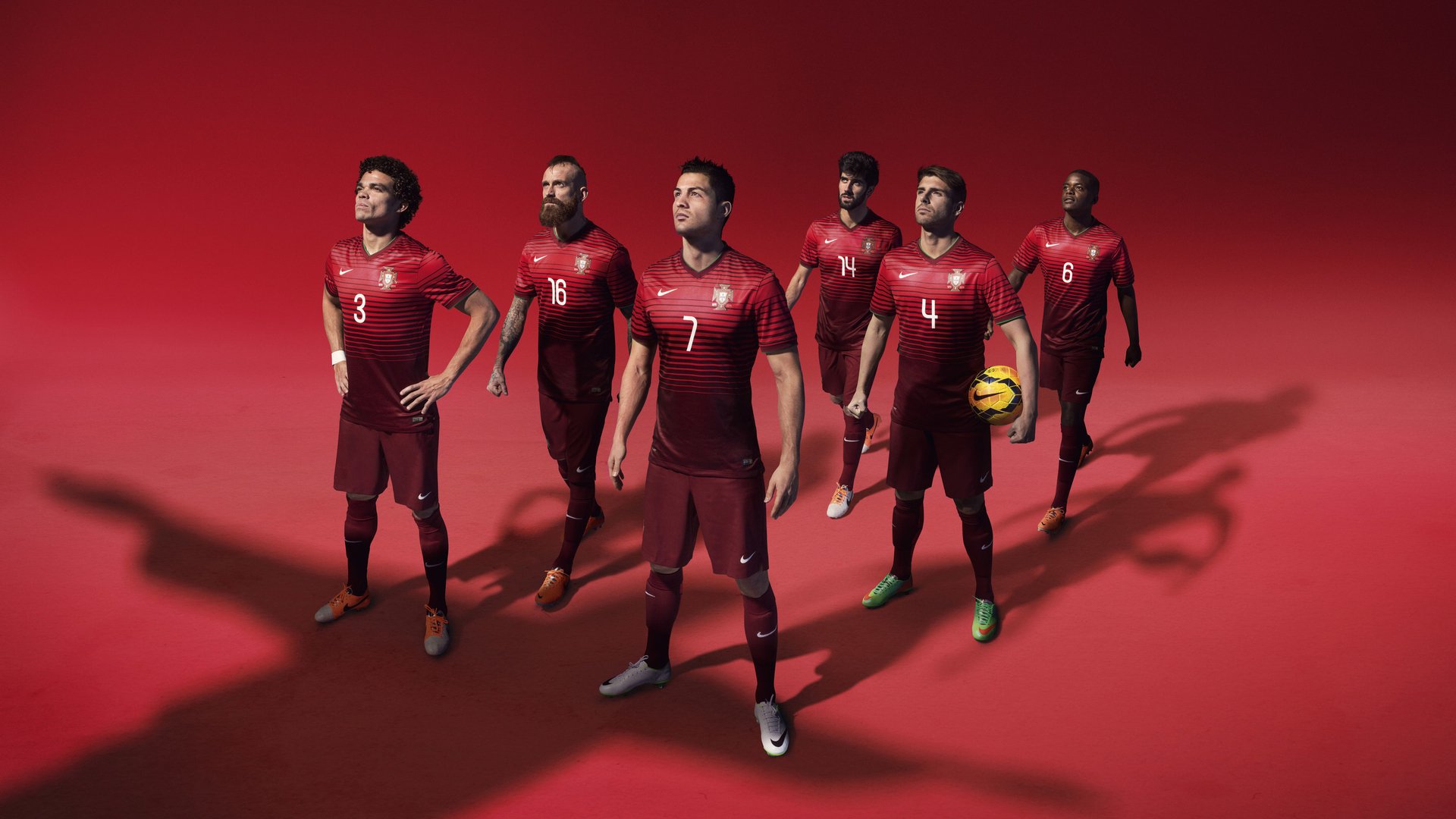 简：凭借灵活的跑位和出色的带球能力，成为全黑队进攻核心